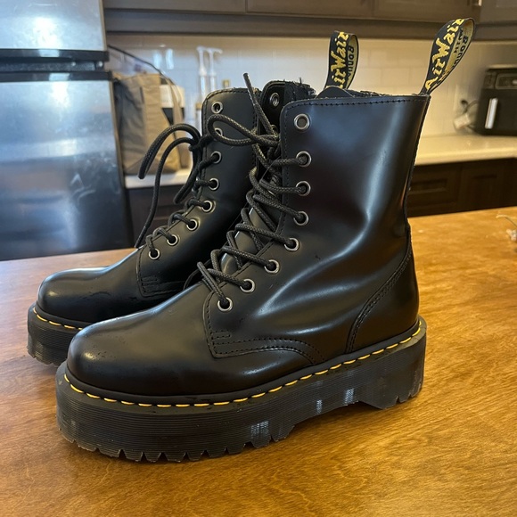 Doc Marten Jadon smooth leather platform boots - Picture 1 of 3